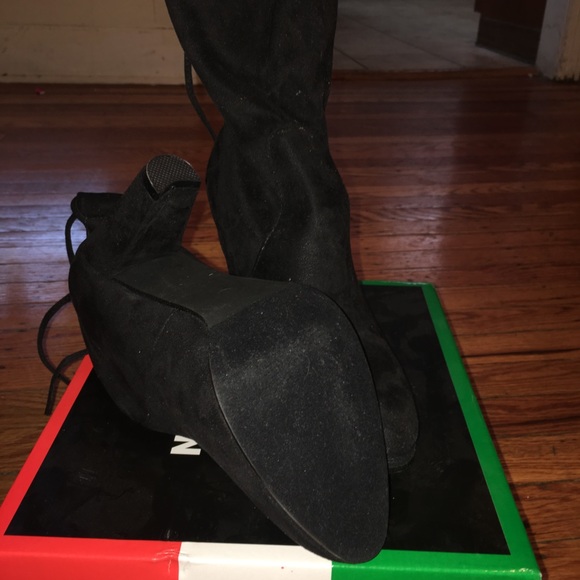 Drawstring ankle booties - Picture 3 of 6